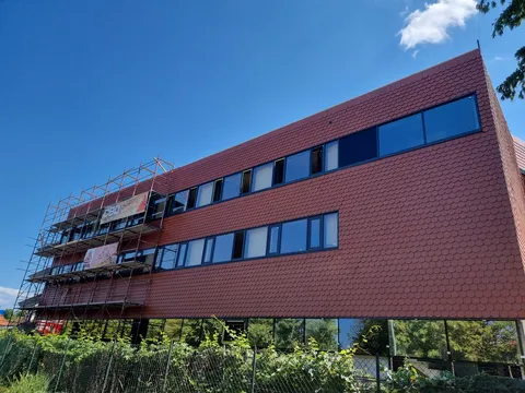 Strešna obnova večnadstropne stavbe