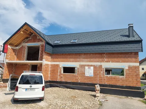 Lesena konstrukcija nadstreška