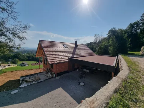 Hiša z bakreno streho