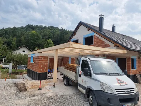 Lesena fasada hiše