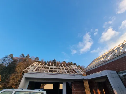 Lesena strešna konstrukcija